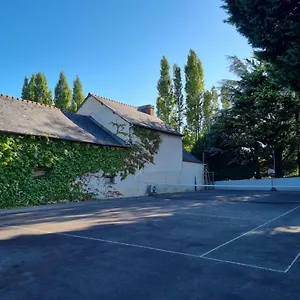 Longère Indépendante Avec Terrain De Tennis Privé Saint-Maugan